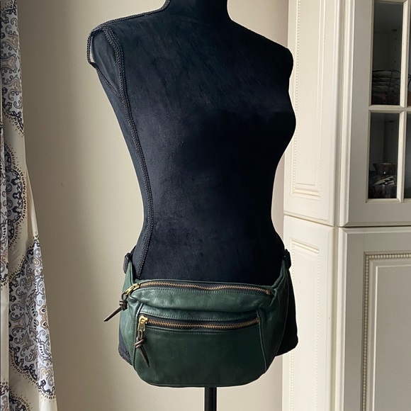 Vintage Green Leather Sling Bag - Picture 14 of 15